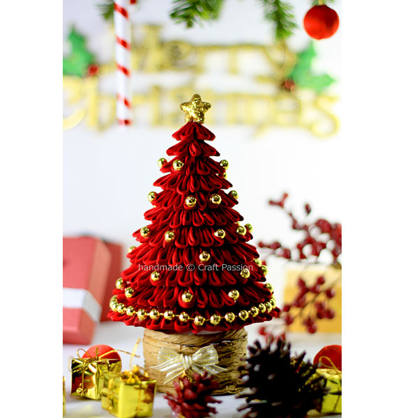 pretty red christmas tree