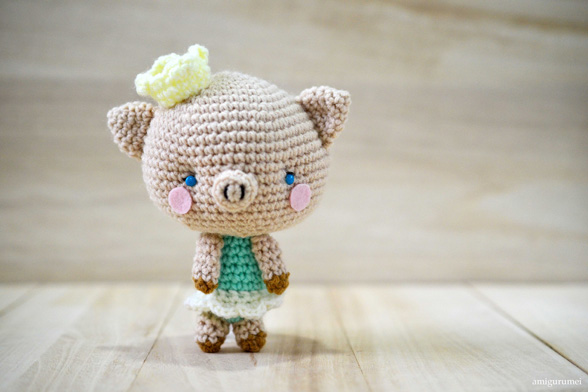 Princess P amigurumi crochet pig
