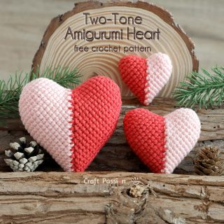 Two tone heart crochet pattern in 3 amigurumi sizes