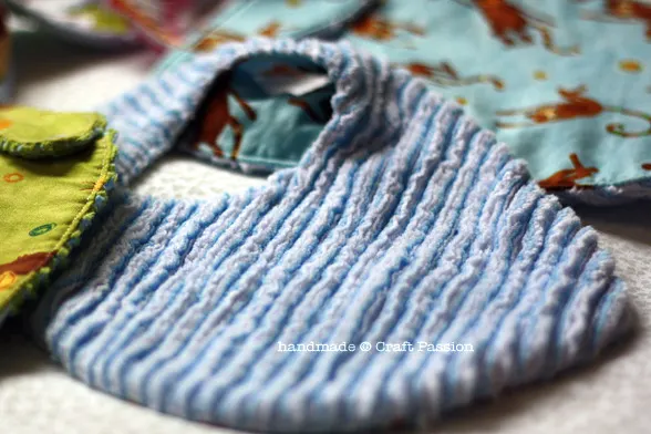 Free pattern & tutorial for making chenille fabric and sewing it into a bib. This bib sewing pattern is a quick project, perfect for a baby shower gift.