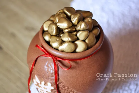 Spray stone with gold paint to make gold nuggets for deco