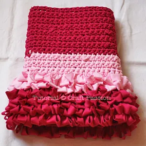 Loopy lamp shade cover