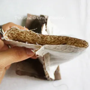 sew base of triangle coin purse