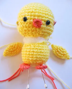 chick amigurumi assembly