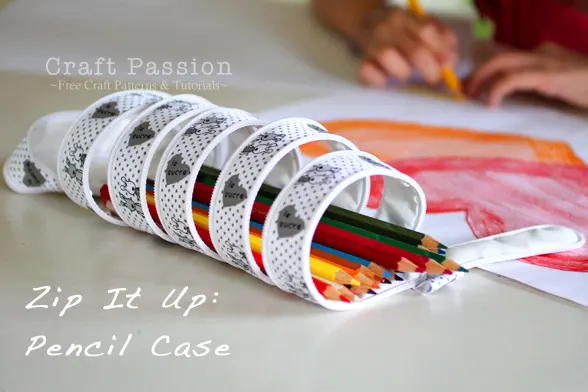 Free pattern and tutorial on how to sew a "Zip-it-up" Zipper pencil pouch from ribbon and zipper. It is a fun pencil pouch that kids will love it.