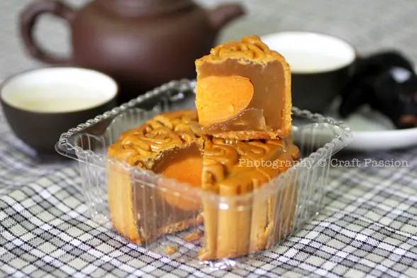 traditional mooncake