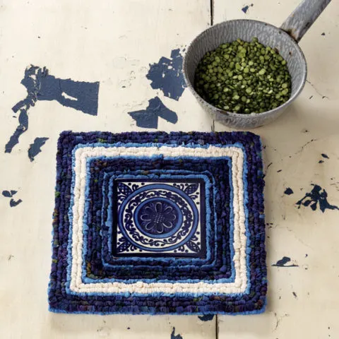 Get the pattern & tutorial to make an eye candy locker hook indigo dial trivet. Perfect for the dining table. Video of similar tutorial is included.