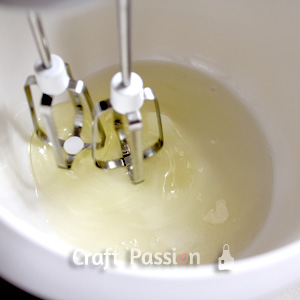 beat sugar and egg white