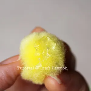 chick pom pom