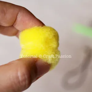 chick pom pom