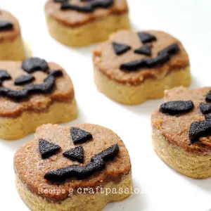 baked pumpkin face cheesecake