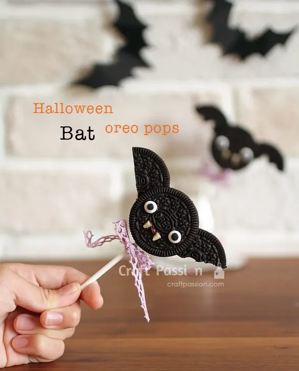 Running out of time for last minute Halloween Treats? Make this quick and easy Halloween Bat Oreo Pops by using Oreo cookies.
