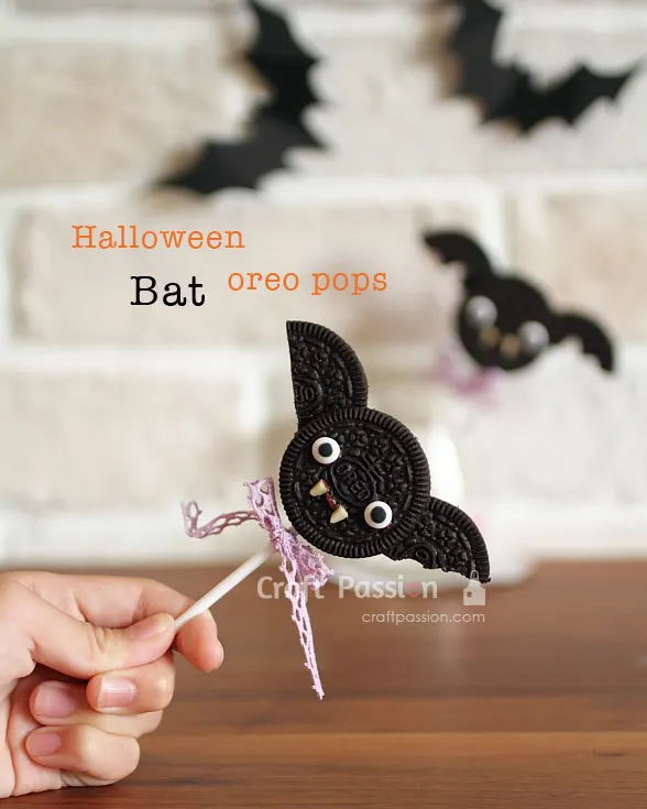 Running out of time for last minute Halloween Treats? Make this quick and easy Halloween Bat Oreo Pops by using Oreo cookies.