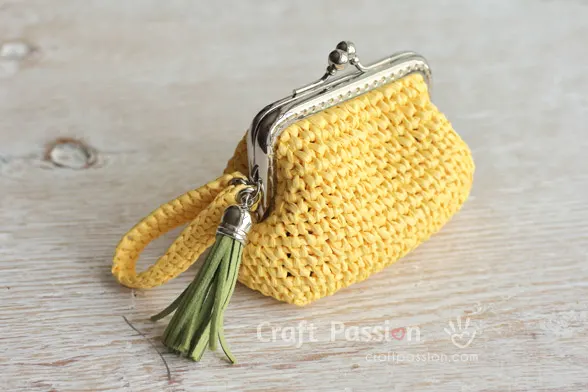 crochet kisslock frame coin purse