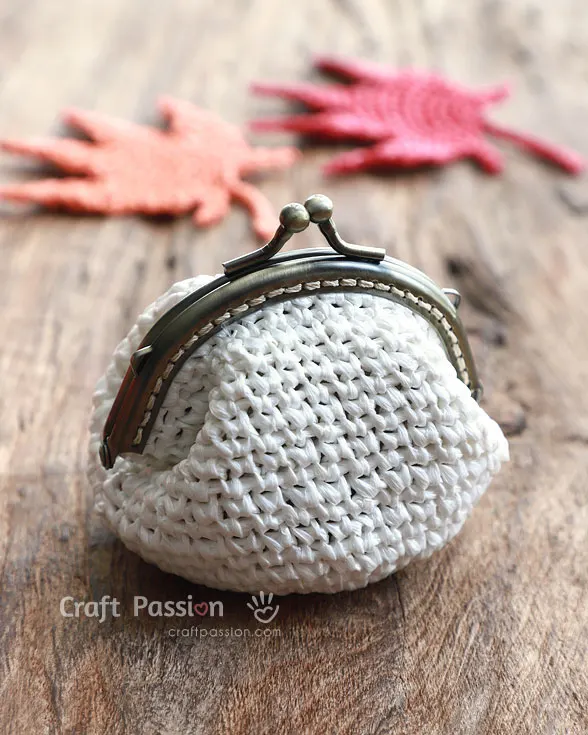 crochet raffia coin purse