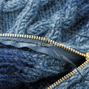 attach zipper to knit piece