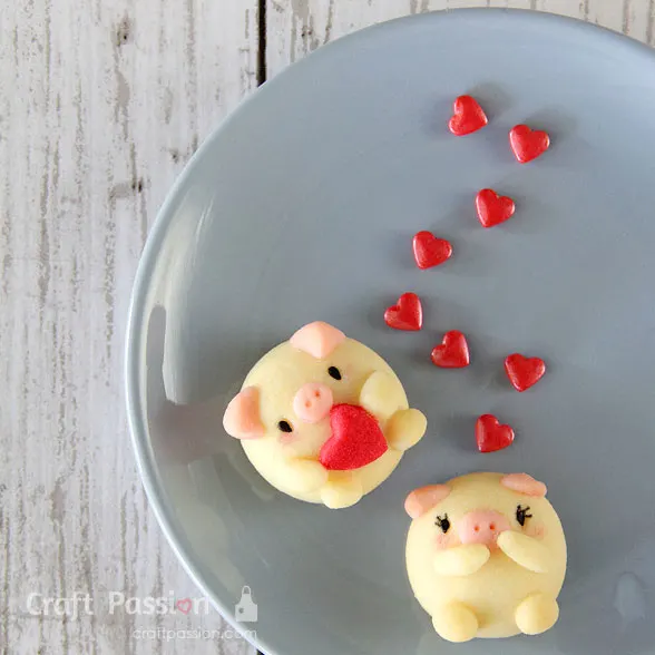 valentine pig cookie