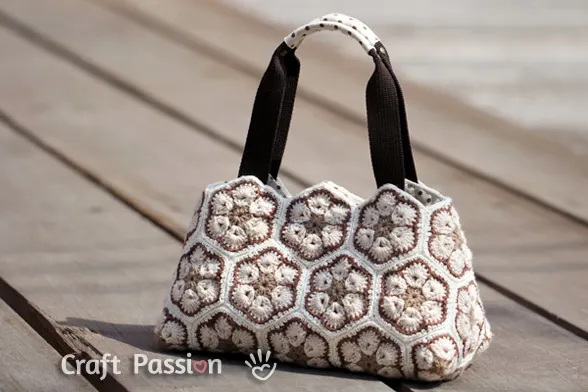 Get the pattern & tutorial on how to sew a bag lining to insert into the crocheted African Flower purse. The pattern is available as a printable PDF file.