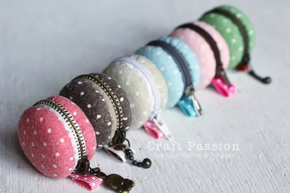 Free Pattern & tutorial on how to sew a Macaron Coin Purse. Let's turn a sweet meringue-based confectionery into a coin purse. Perfect for gifting.