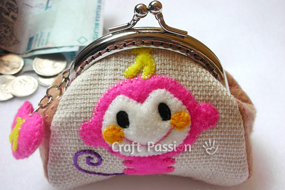 Tutorial & pattern on how to sew a kisslock frame coin purse, Monkey Coin Purse. Free Pattern template available for free download.