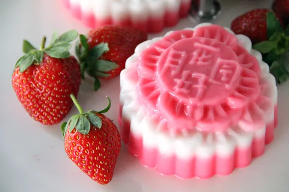 strawberry jelly mooncake