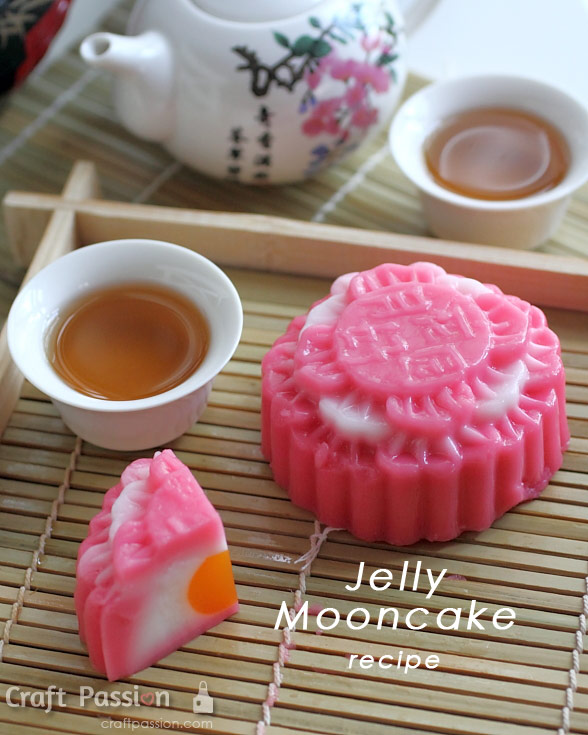 How to make strawberry jelly mooncake with multiple layers filling and egg york inside. Recipe comes with step by step photos for easy reference.