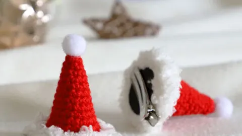 santa hat hair clip