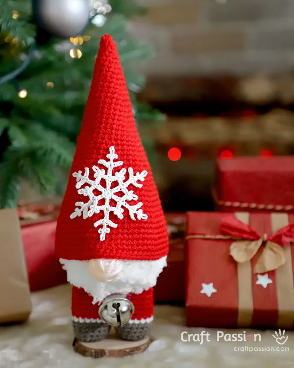 snowflake pointed hat