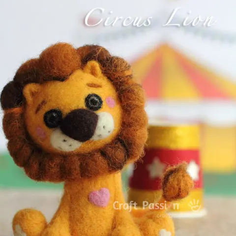 Detailed tutorial to make needle felted lion, a beautiful needle felted animal. Easy to follow how-to instructions with step-by-step photos.