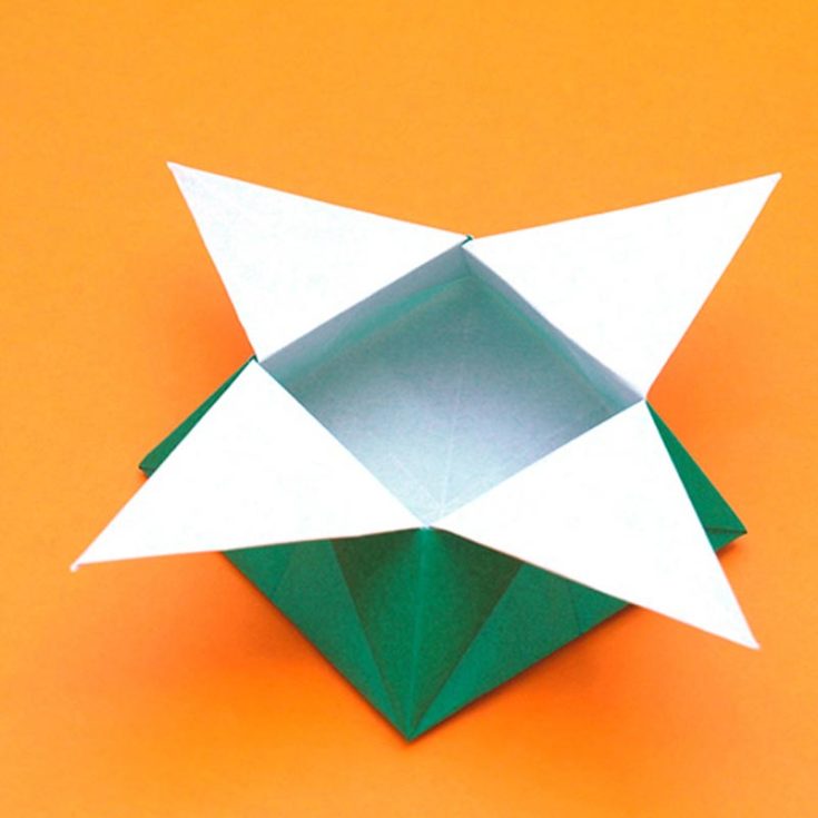 If you&rsquo;re looking for a pattern that&rsquo;s more beginner friendly, this is the one to go! It offers clear and concise instructions, and it&rsquo;s targeted towards children, so try making one with your children and have a blast!
