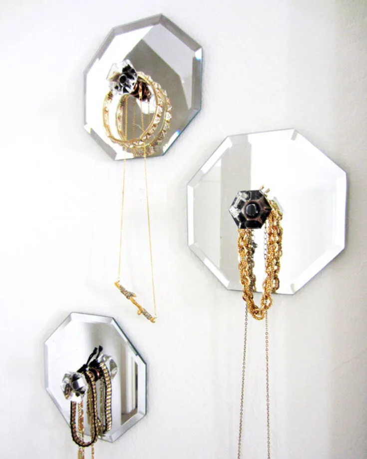 Craft your own stylish mirror wall hangers to display your jewelry and chains in all its glory. These functional and chic decor pieces will add not only organization, but also elegance to your space.