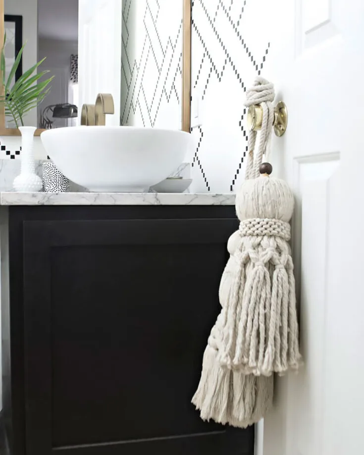 Can you believe you can craft this oversized tassel for your bathroom door using a mop head and twine? Follow this step-by-step tutorial on how to make this decorative tassel that is sure to garner a lot of attention from your house guests.