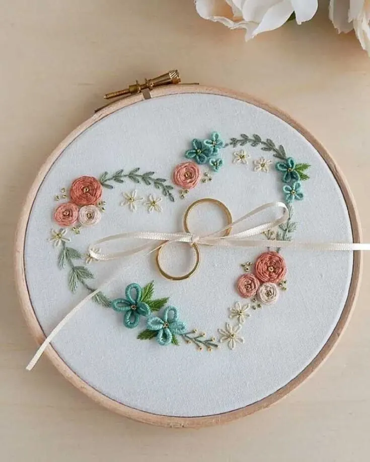 Valentine&rsquo;s Day is just around the corner and this romantic free embroidery design is exactly what you need for the special occasion. This lovely gift will definitely steal your partner&rsquo;s heart and sweep them off their feet. Skill Level: Easy