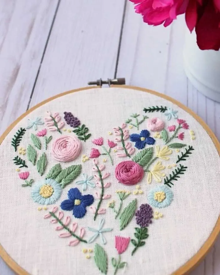 Check out this beautiful handmade heart-flower embroidery pattern made with colorful and vibrant threads! The stitchings are very beginner-friendly and the design is so cute. This heart-shaped embroidery is perfect as a gift to your loved ones and to your friends. Skill Level: Easy