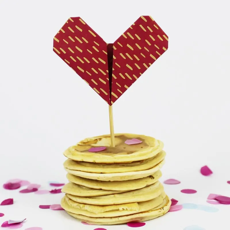 The greatest way to a man's heart is through his stomach. Send a loving message with these origami winged heart pancake toppers! A lovely addition to your mouth-watering desserts - what more can you ask for?