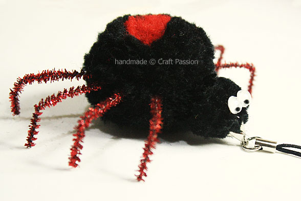 Pom Pom Spider bottom diy spider
