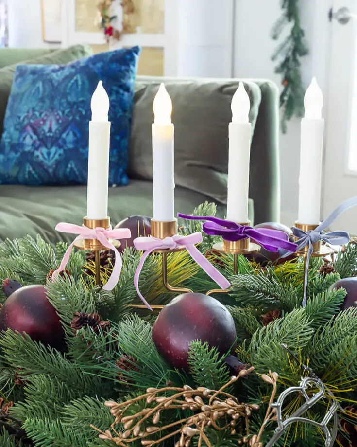 Learn to make one of the most common Christmas DIY crafts that you can learn. Place this at your dinner table, coffee table, or anywhere! The choice is yours so let us get crafting!