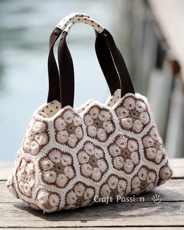 Get the pattern & tutorial on how to sew a bag lining to insert into the crocheted African Flower purse. The pattern is available as a printable PDF file.