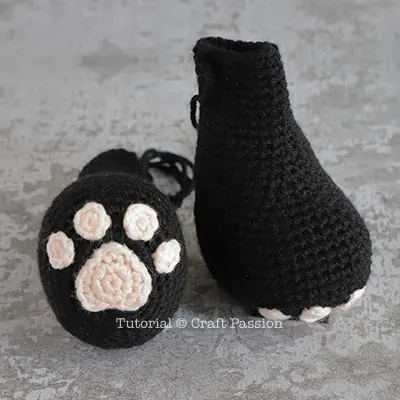 crochet cat paws