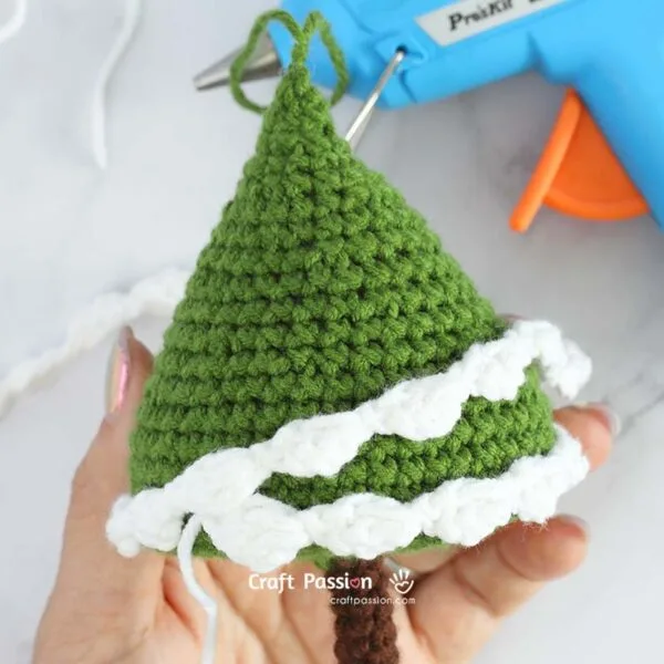 how to crochet a christmas tree, step-by-step