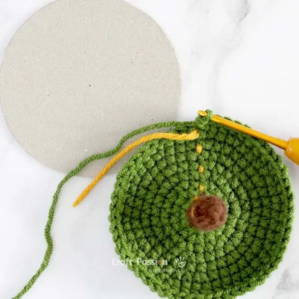 how to crochet a christmas tree, step-by-step