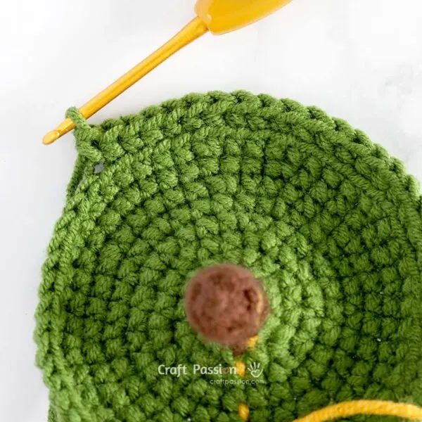 how to crochet a christmas tree, step-by-step