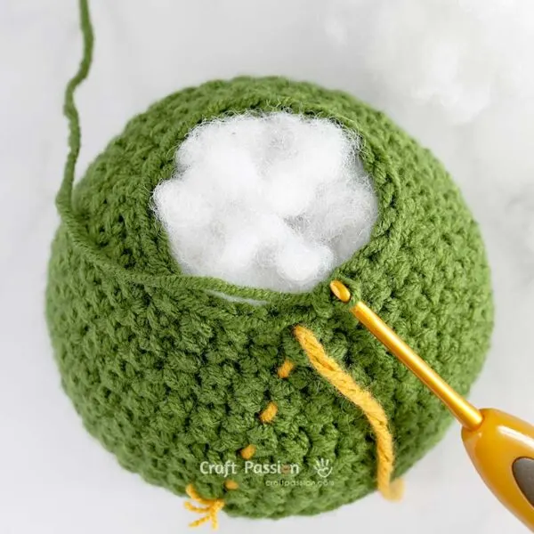 how to crochet a christmas tree, step-by-step