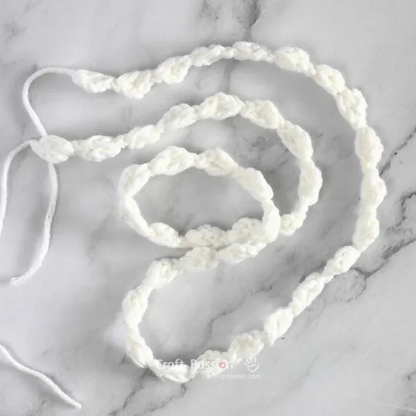 crochet snow garland for mini christmas tree