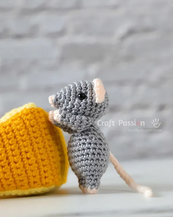 amigurumi baby mouse crochet pattern