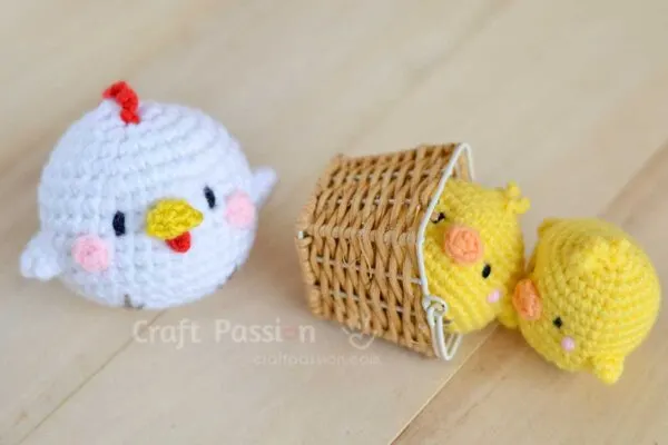 amigurumi spring chicken