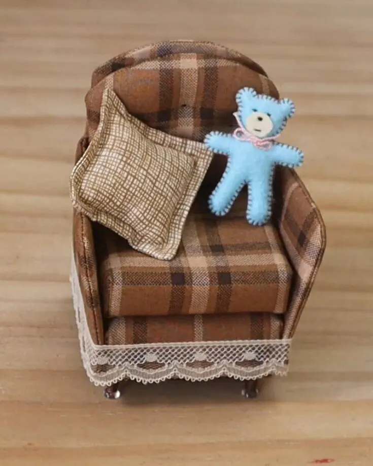 This armchair pin cushion may look intimidating at first, but with this extensive step-by-step guide, you&rsquo;ll find that it&rsquo;s not too difficult to learn how to make it even for beginners. Customize it with miniature pillows and stuffed toys of your own.