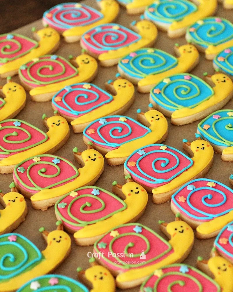 Bake adorable snail-shaped animal cookies and bring them to life with royal icing designs using the piping & flooding method.