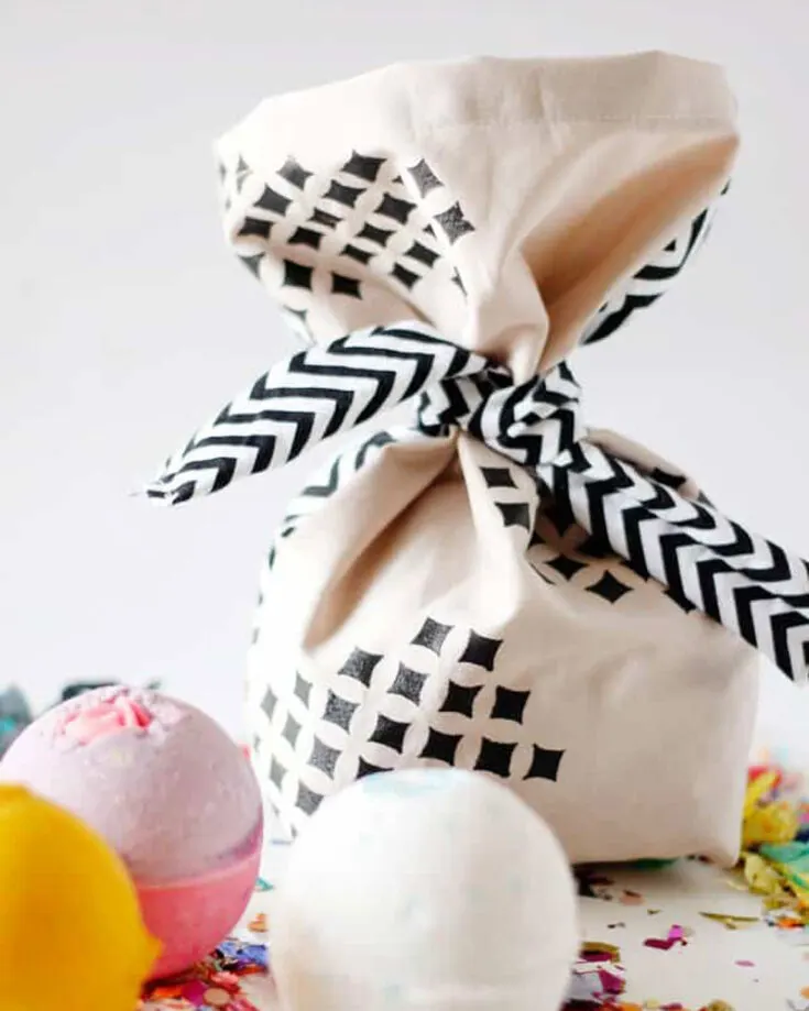 Treat someone special to a delightful bath bomb gift set! Grab your favorite bath bombs and then DIY a cute little bag to present them in. Plus, with a handy tutorial for making the little bag, you&rsquo;ll add a personal touch that&rsquo;s sure to bring a smile!
