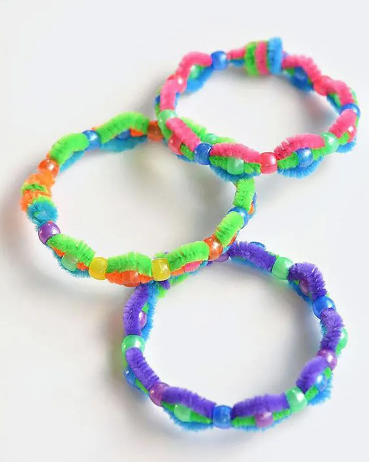 Add a touch of sparkle to your wrist with bracelets made from pipe cleaners and some colorful beads. These stylish accessories are a fun and fashionable way to express your personal style.